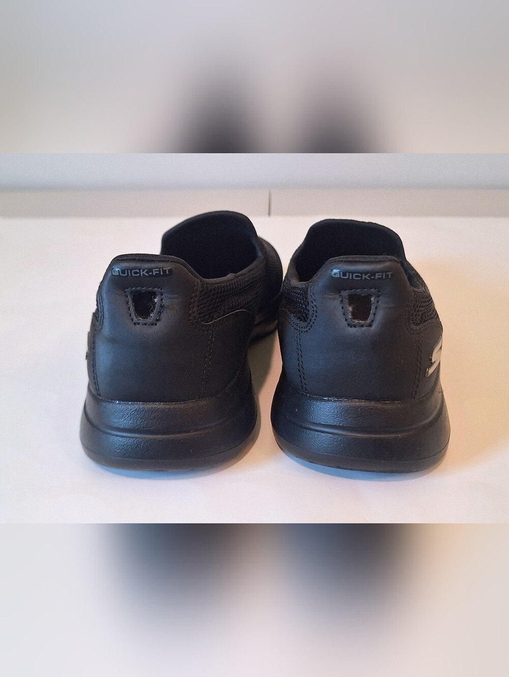 Skechers Go Walk 5 Air Cooled Goga Mat Walking Shoes Black Size 10 Like New - Picture 6 of 12